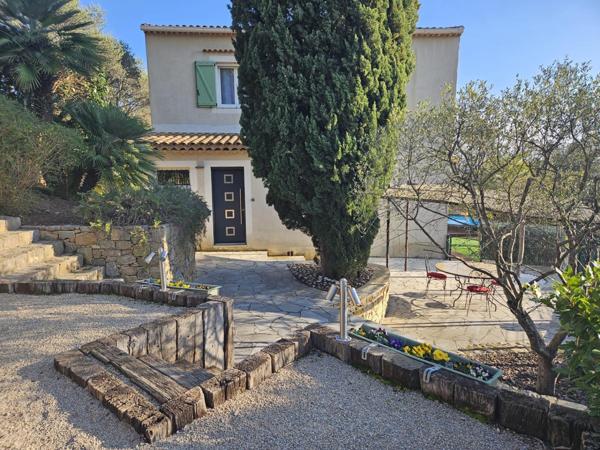 Maison avec vue panoramique, piscine et garage