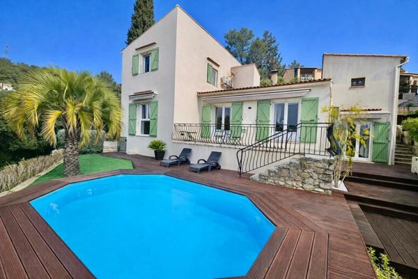 Maison avec vue panoramique, piscine et garage