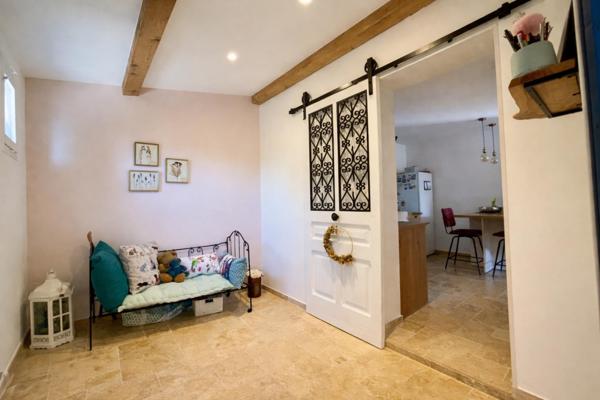 Maison avec vue panoramique, piscine et garage