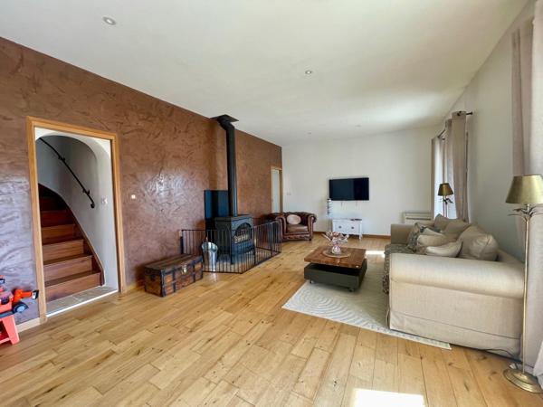 Maison avec vue panoramique, piscine et garage