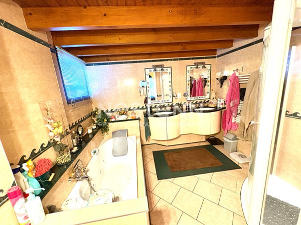 A VENDRE MONTS D'OLMES APPARTEMENT / TERRASSE 116 M² / GARAGE