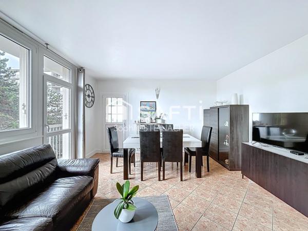 Appartement 3 chambres balcon parking bon état DPE D