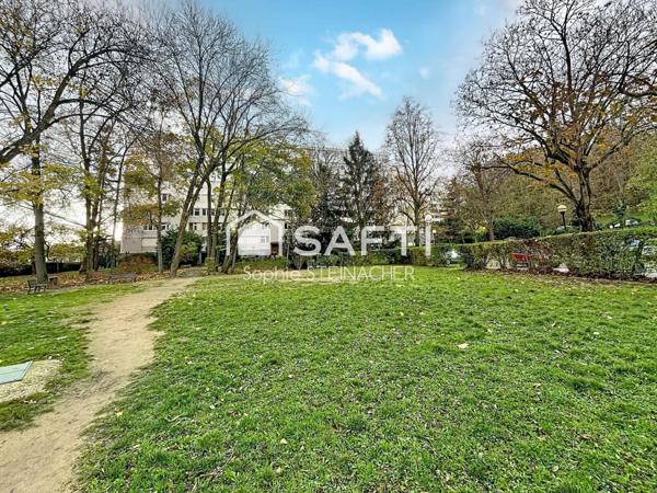 Appartement 3 chambres balcon parking bon état DPE D