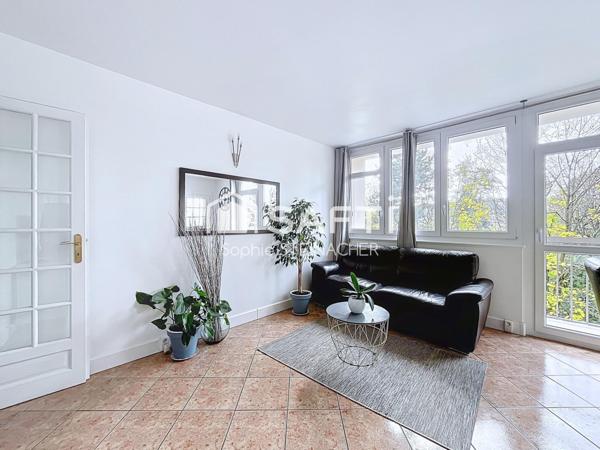 Appartement 3 chambres balcon parking bon état DPE D