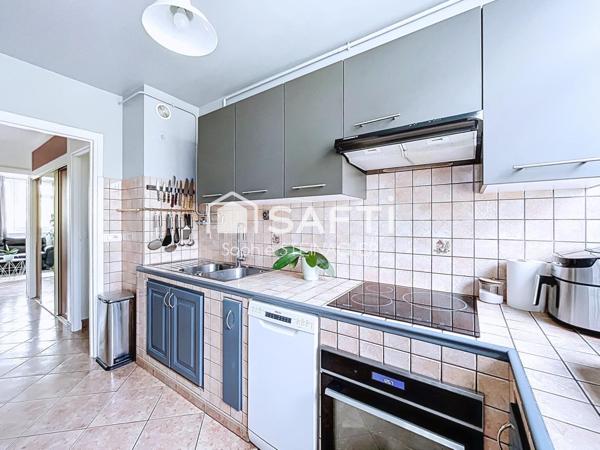 Appartement 3 chambres balcon parking bon état DPE D