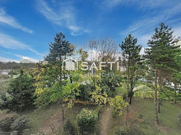 Appartement 3 chambres balcon parking bon état DPE D