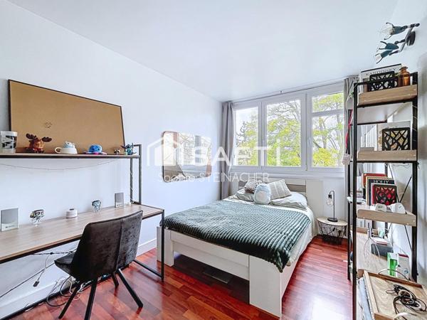 Appartement 3 chambres balcon parking bon état DPE D