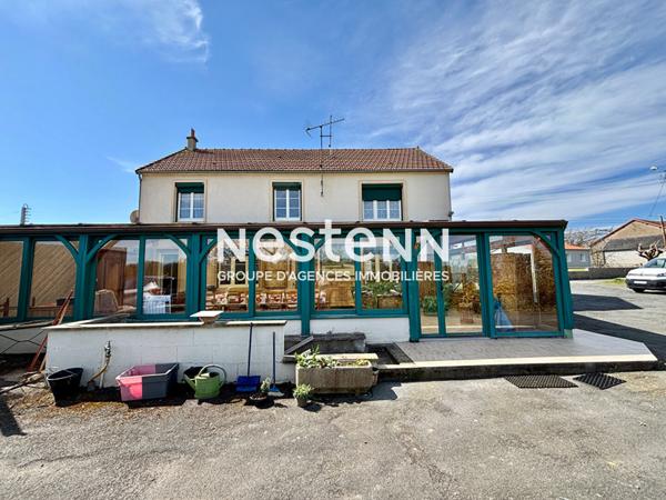 A vendre - Spacieuse maison familiale de 7 chambres en plein centre de Vihiers - D5901