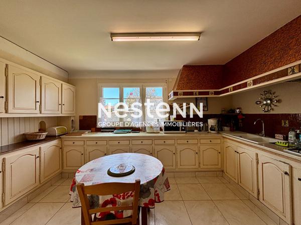 A vendre - Spacieuse maison familiale de 7 chambres en plein centre de Vihiers - D5901