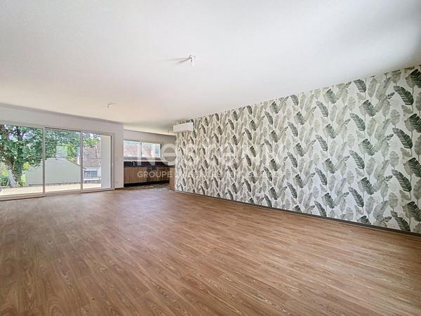 Maison neuve de plain pied à vendre Vayrac : DPE A, conso 50 € par mois, 3 chambres, sous décennale, garage électrique, panneaux solaires, pompe à chaleur, climatisation, matériaux haut de gamme.