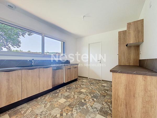 Maison neuve de plain pied à vendre Vayrac : DPE A, conso 50 € par mois, 3 chambres, sous décennale, garage électrique, panneaux solaires, pompe à chaleur, climatisation, matériaux haut de gamme.