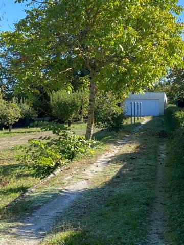 Mouthiers sur Boëme. Terrain avec CU de 1650 m²
