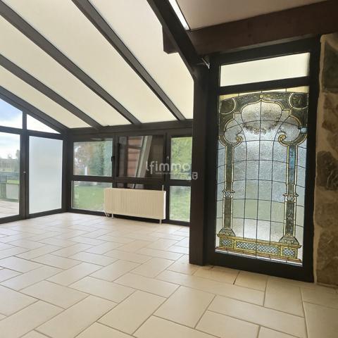 Immeuble mixte - 2 appartements, 1 local avec bureaux