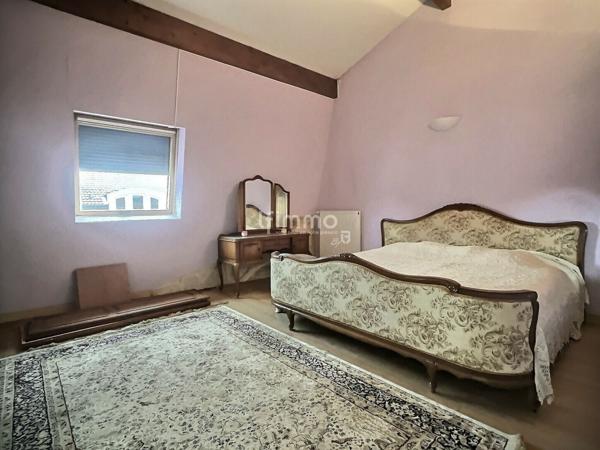 Immeuble mixte - 2 appartements, 1 local avec bureaux