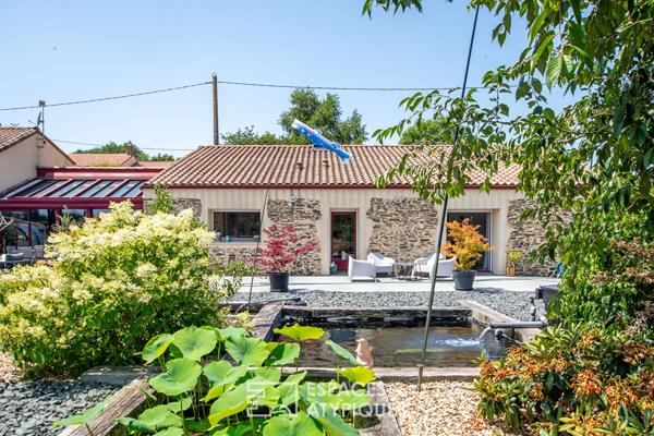 Vaste Propriété de Charme avec Piscine et Installations Équestres