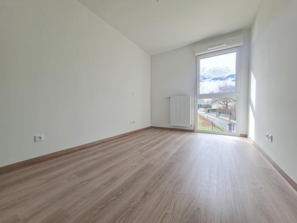 Marnaz (74460) T4 DE 81.40 M² A LOUER - BALCON + PLACE DE PARKING EN S/SOL - NOUVELLE RESIDENCE A MARNAZ