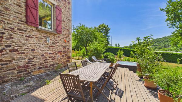 GRANDE MAISON EN PIERRE T6 Rodez