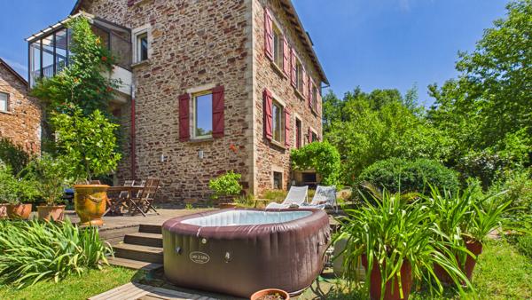 GRANDE MAISON EN PIERRE T6 Rodez