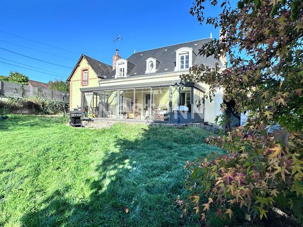 Vente belle maison de caractère 195.6 m² avec 5 chambres à Chahaignes (72340)