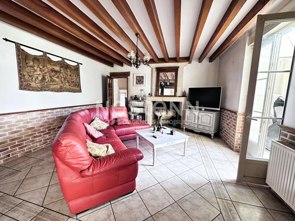 Vente belle maison de caractère 195.6 m² avec 5 chambres à Chahaignes (72340)