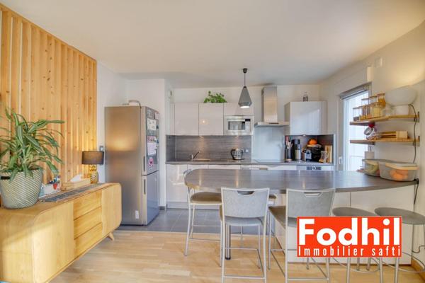 Appartement 3 pièces de 64m²- au 1er étage sans vis à vis- Balcon et Parking.