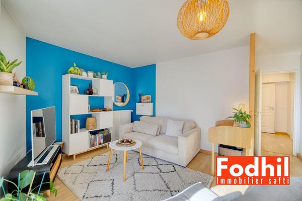 Appartement 3 pièces de 64m²- au 1er étage sans vis à vis- Balcon et Parking.