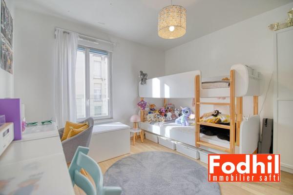 Appartement 3 pièces de 64m²- au 1er étage sans vis à vis- Balcon et Parking.