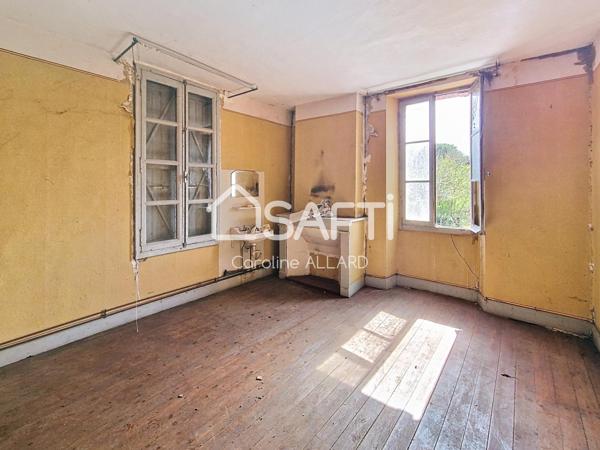 Maison de village à rénover avec jardinet et garage non attenant