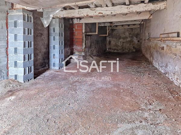 Maison de village à rénover avec jardinet et garage non attenant