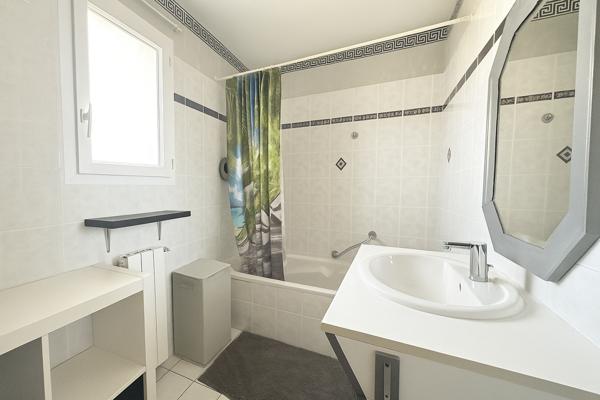 Maison avec jardin dans lotissement calme