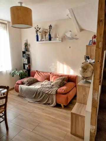 Location                                                      Maison de ville
                        
                     3 pièces                      50 m2                     à Le Petit-Quevilly