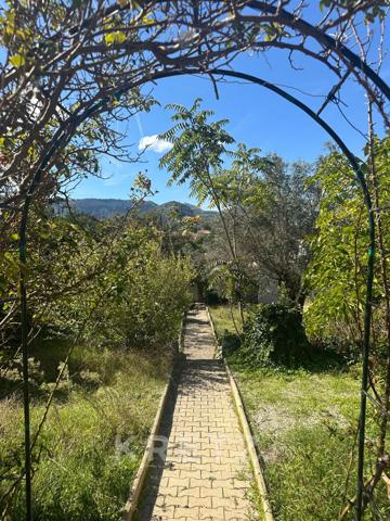Maison avec fort potentiel et vue dégagée