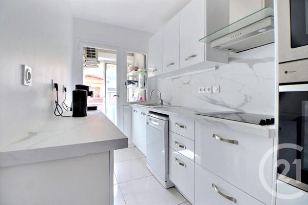 Appartement F3 à vendre  3 pièces - 64,72 m2 ST RAPHAEL - 83