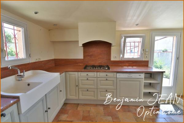 Maison de plain-pied 166m² avec piscine sur 1200m² à Sérignan – Gros potentiel !