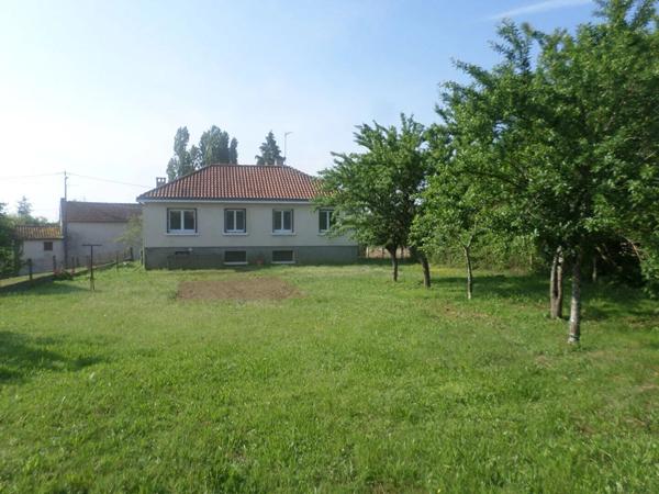 Vente                                                      Maison
                        
                     4 pièces                      83 m2                     à Lussac-les-Châteaux