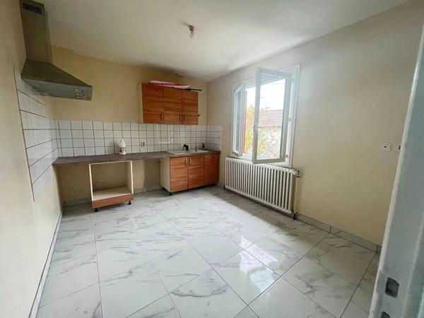 Vente                                                      Maison
                        
                     4 pièces                      83 m2                     à Lussac-les-Châteaux