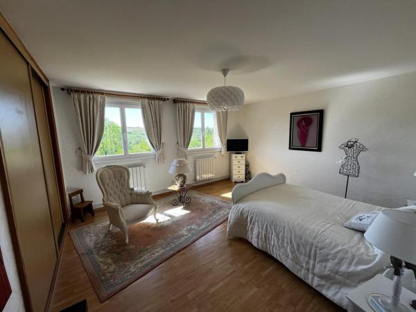 Charmante maison de 195m2 avec garage et vie plain pied