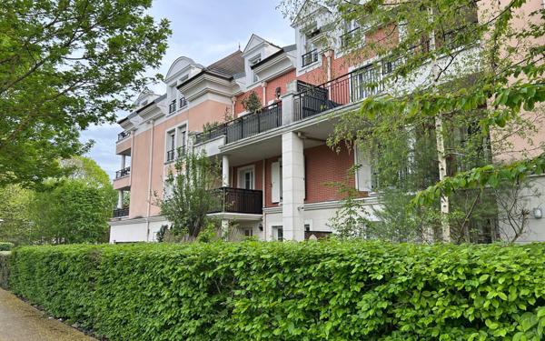 Appartement à vendre    3 pièces • 69 m2 Émerainville