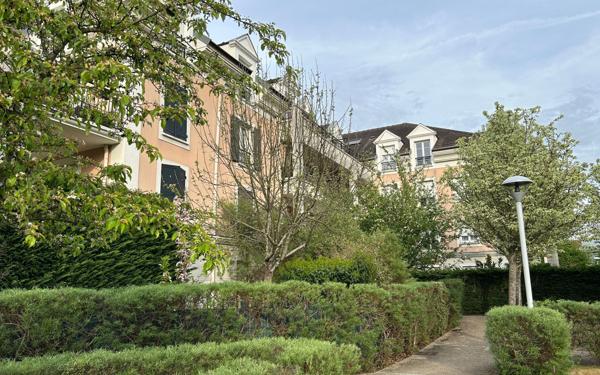 Appartement à vendre    3 pièces • 69 m2 Émerainville