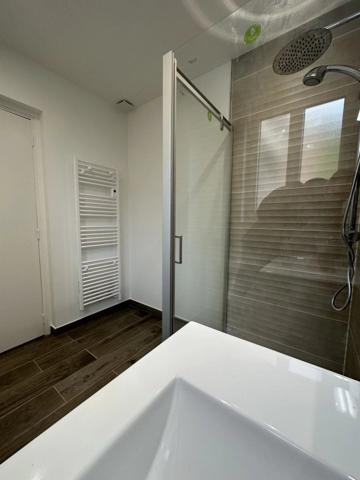 Location                                                      Maison
                        
                     5 pièces                      124 m2                     à Saint-Quentin