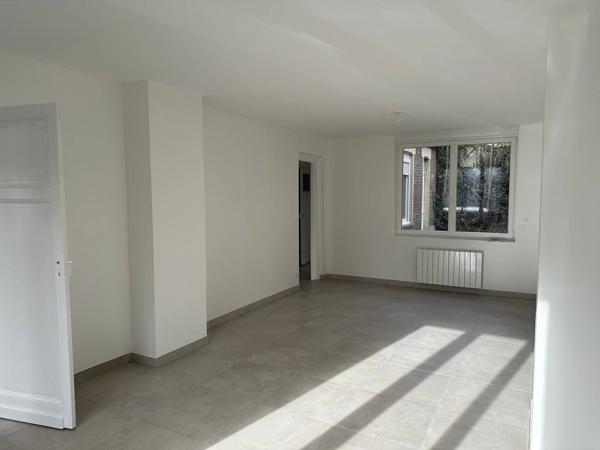 Location                                                      Maison
                        
                     5 pièces                      124 m2                     à Saint-Quentin