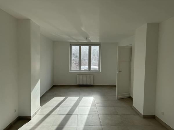 Location                                                      Maison
                        
                     5 pièces                      124 m2                     à Saint-Quentin
