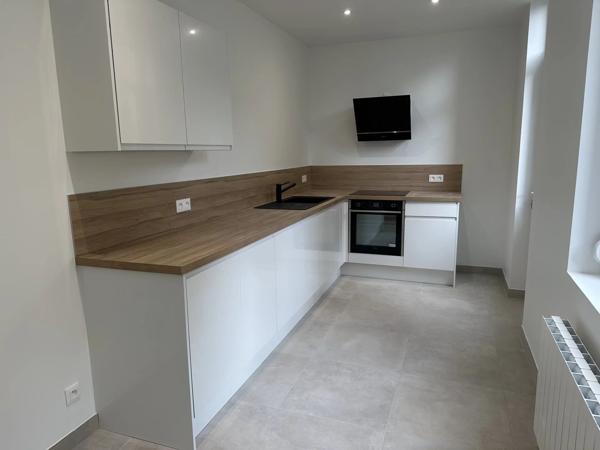 Location                                                      Maison
                        
                     5 pièces                      124 m2                     à Saint-Quentin