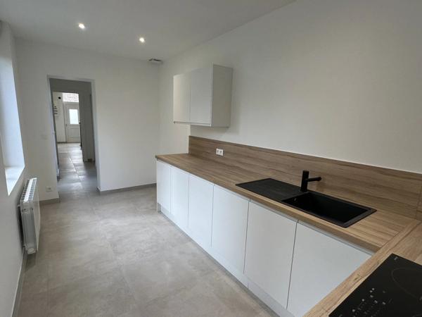 Location                                                      Maison
                        
                     5 pièces                      124 m2                     à Saint-Quentin