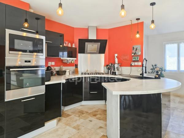 Pavillon contemporain de 151 m² avec 4 chambres dont une suite parentale à 10 min du Mans