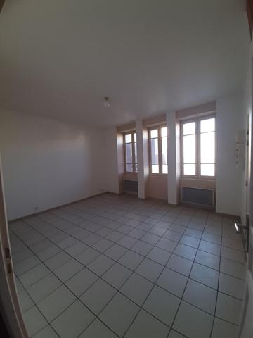 Appartement * 2 Pièces * 37 M² * 19110 Bort-les-orgues * 260  € * 15  € * 275  €