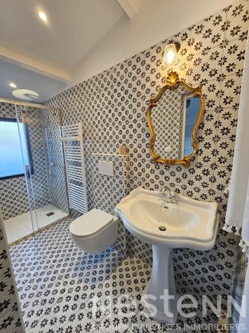IMMEUBLE AVEC LOCAL PROFESSIONNEL 130 M² + APPARTEMENT T4 AVEC TERRASSE A LA LONDE-LES-MAURES