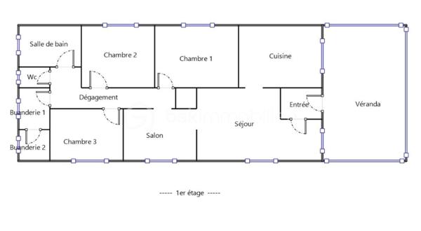 Idéalement située sur les hauteurs prisées du Mont Saint-Clair, venez découvrir cette villa d’environ 250 m², édifiée sur une magnifique parcelle de 1 370 m².

Actuellement divisée en deux appartements indépendants, la villa offre la possibilité d’être réunie pour former une seule et grande habitation, selon vos besoins et vos projets.
À l’étage, vous trouverez un logement lumineux composé de : une grande véranda climatisée, un salon et une salle à manger, une cuisine indépendante, 3 chambres, une salle de bains et une buanderie.
Au rez-de-chaussée, un second appartement entièrement à rénover, offrant un fort potentiel, comprenant : une salle à manger ouverte sur la cuisine, un salon, 2 chambres, 2 bureaux, une salle d’eau avec WC et un cellier.

Concernant les extérieurs: la parcelle, plate et arboré, dispose d'une grande terrasse exposée plein sud, d'une piscine exposée sud-ouest, de beaux espaces extérieurs à aménager selon vos envies, un grand garage avec cellier et la possibilité de stationner plusieurs véhicules sur la propriété.

L'ensemble de la maison est équipée de double vitrage et de volets roulants électriques

Cette villa offre un potentiel rare dans un secteur recherché, idéal pour une grande famille, un projet multi-générationnel ou un investissement.