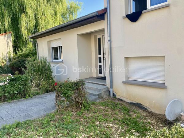 PAVILLON INDIVIDUEL 120m2
Superbe opportunité pour cette maison F5 située dans un environnement calme du village de FOLSCHVILLER

Actuellement louée 900 € par mois, c'est un investissement sûr !
Avec la possibilité de l'habiter sous peu ! 

-CALME
-CHAUFFAGE GAZ
-GARAGE-CAVE-TERRASSE-JARDIN 

Je reste disponible avec plaisir pour toute visite !