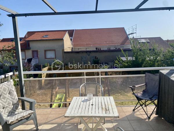PAVILLON INDIVIDUEL 120m2
Superbe opportunité pour cette maison F5 située dans un environnement calme du village de FOLSCHVILLER

Actuellement louée 900 € par mois, c'est un investissement sûr !
Avec la possibilité de l'habiter sous peu ! 

-CALME
-CHAUFFAGE GAZ
-GARAGE-CAVE-TERRASSE-JARDIN 

Je reste disponible avec plaisir pour toute visite !
